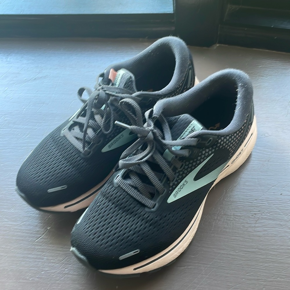 Brooks ghost 6 1/2 women’s sneaker